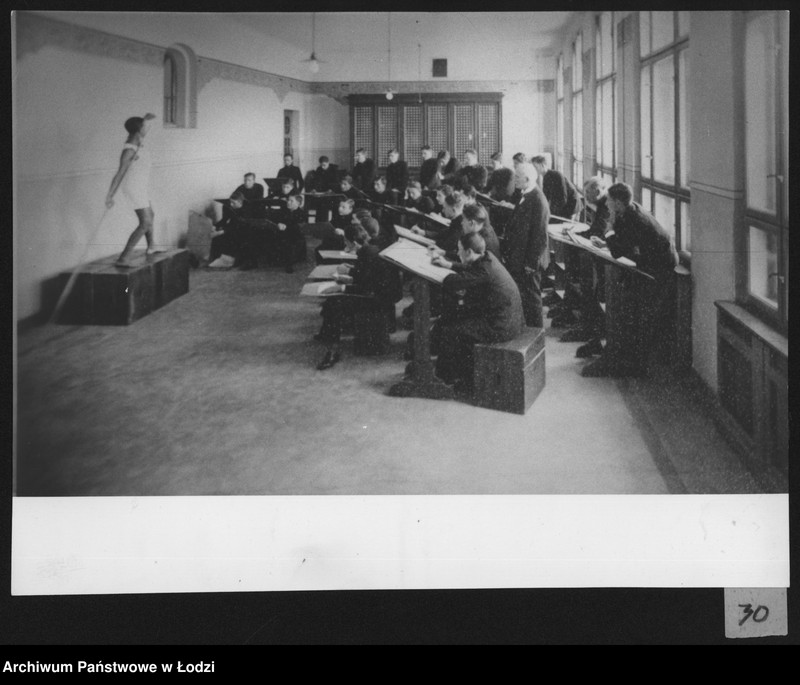 Obraz 2 z jednostki "[Uczniowie na leksji rysunku]"