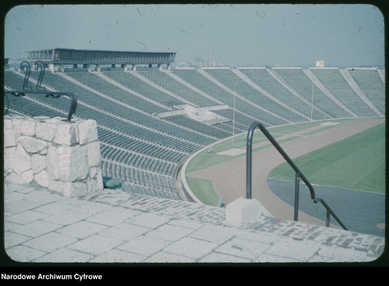 image.from.unit.number "Widoki Warszawy na trasie: Powiśle - Hoża - Nowy Świat - Stadion X-lecia - Praga Północ - trasa W-Z - Krakowskie Przedmieście - Nowy Świat - Aleje Jerozolimskie - Marszałkowska"