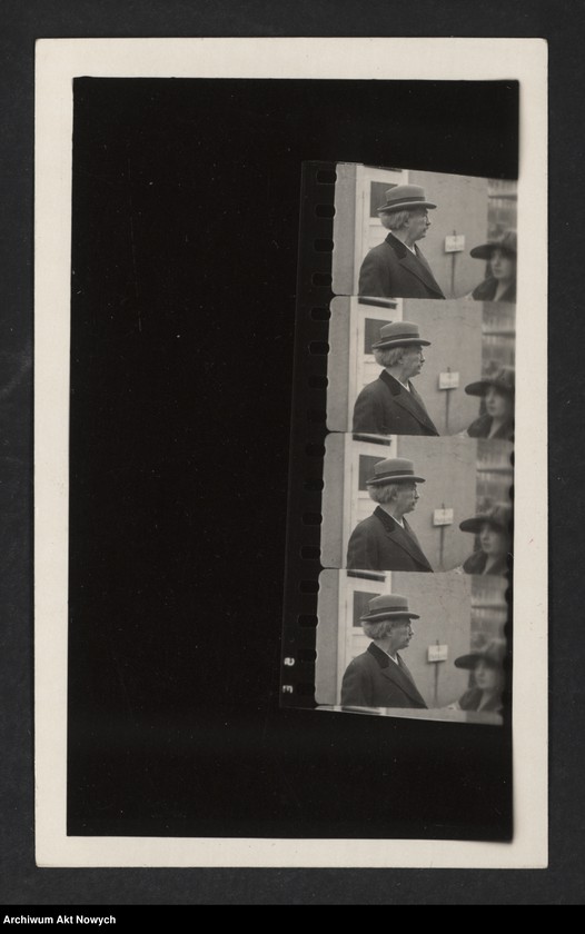 image.from.unit.number "I. J. Paderewski i H. Paderewska w otoczeniu przyjaciół i znajomych. Fotografie; brak fot. nr 6-7,9,11"