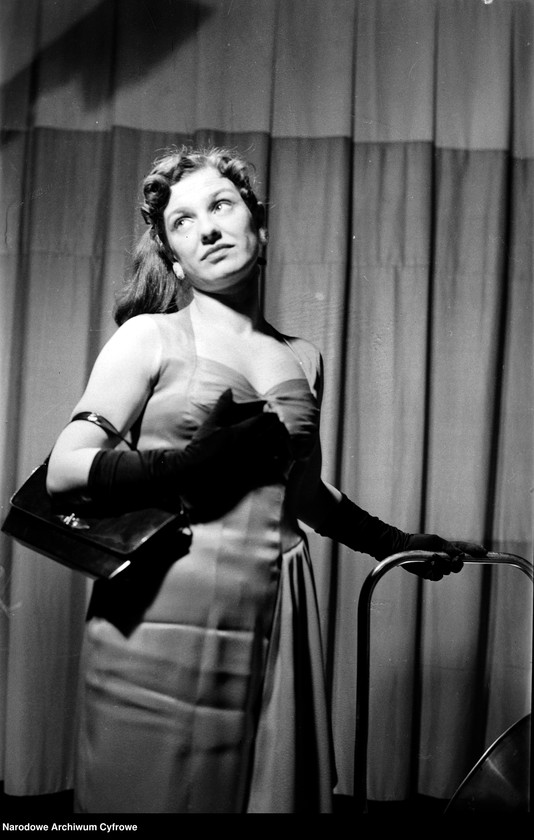 image.from.unit.number "Warszawa. Teatr Młodej Warszawy - sztuka "Teoria Einsteina""