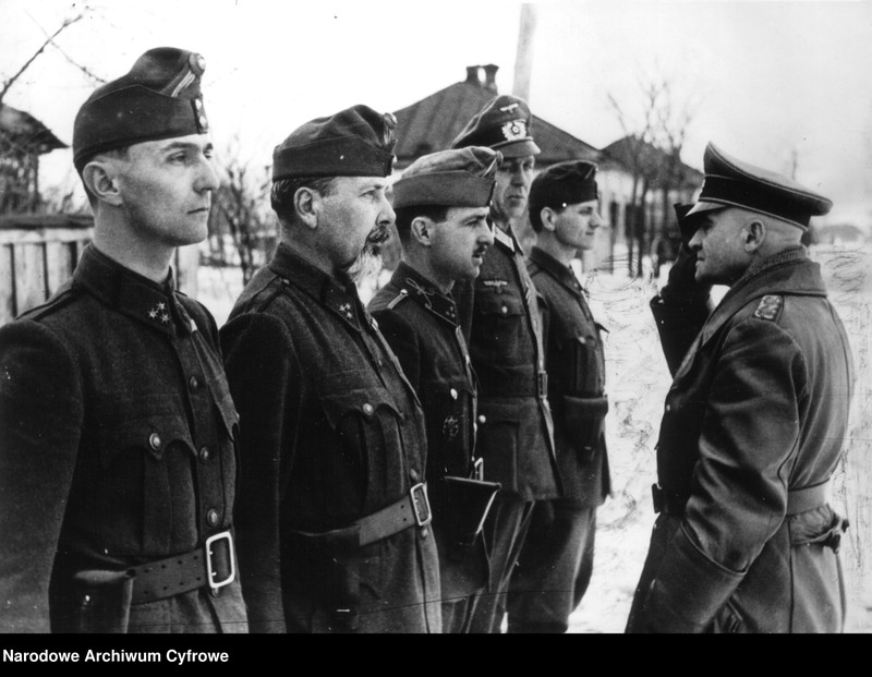 image.from.unit.number "Generał Walter Heitz z żołnierzami węgierskim"