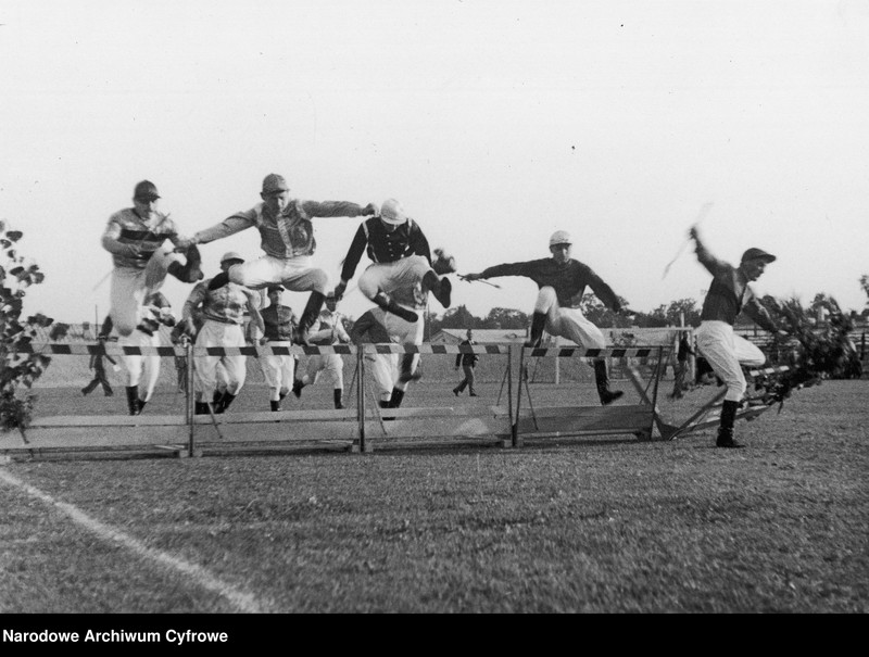 image.from.unit.number "Wielka rewia asów sportu zorganizowana przez Związek Dziennikarzy Sportowych na rzecz Funduszu Obrony Narodowej Zdzisław Nowak"