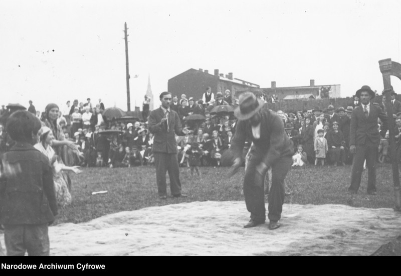 Obraz 4 z jednostki "Uroczystość koronacji króla Cyganów Michała Kwieka w Hajdukach Wielkich"