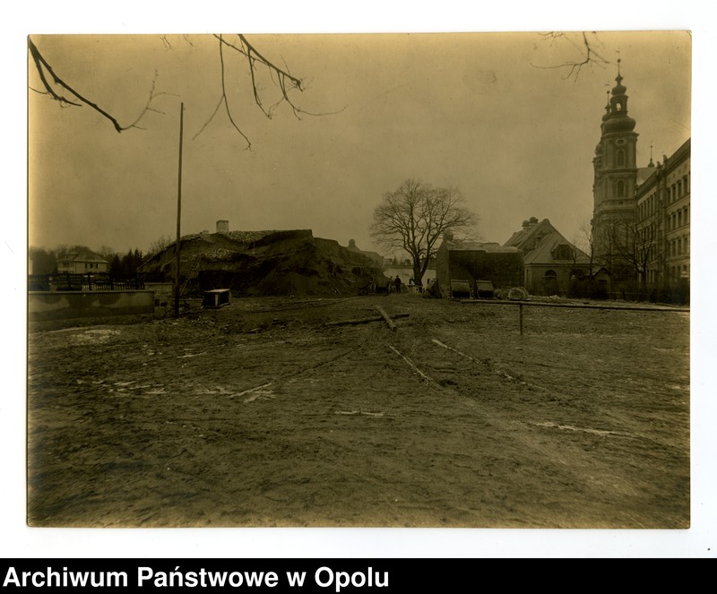 Obraz 20 z jednostki "Obwałowania Bastionu VI – Marii Magdaleny i jego rozbiórka (obecnie Plac Paderewskiego)"