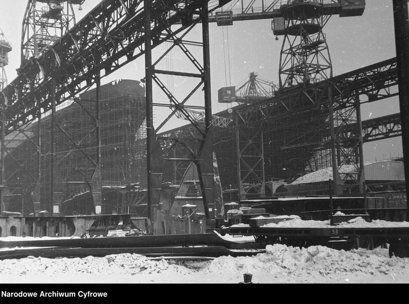 image.from.unit.number "Stocznia Gdańska im. Lenina podczas zimy"