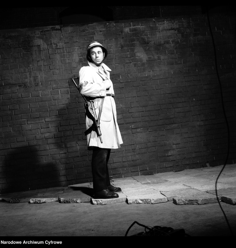 image.from.unit.number "Warszawa. Teatr Powszechny - sztuka "Kolumbowie rocznik 20""