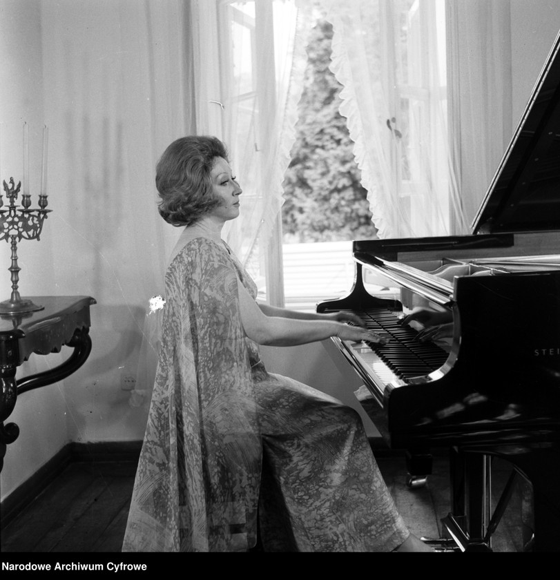 image.from.unit.number "Regina Smendzianka, pianistka"