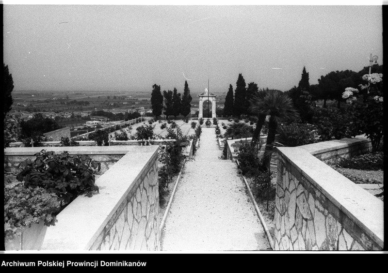 image.from.unit.number "Włochy. Polskie cmentarze wojenne w Casamassima i Loreto"