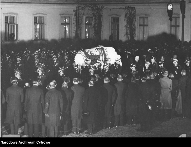 image.from.unit.number "Uroczystości pogrzebowe marszałka Polski Józefa Piłsudskiego w Warszawie"