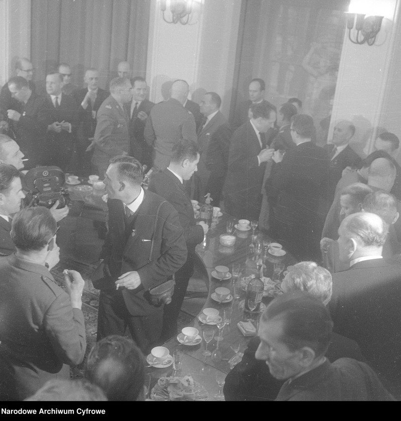 image.from.unit.number "Spotkanie kombatantów II wojny światowej - uczestników szturmu na Berlin - z kierownictwem Ministerstwa Obrony Narodowej w redakcji "Żołnierza Wolności" oraz w siedzibie Związku Bojowników o Wolność i Demokrację w Warszawie "