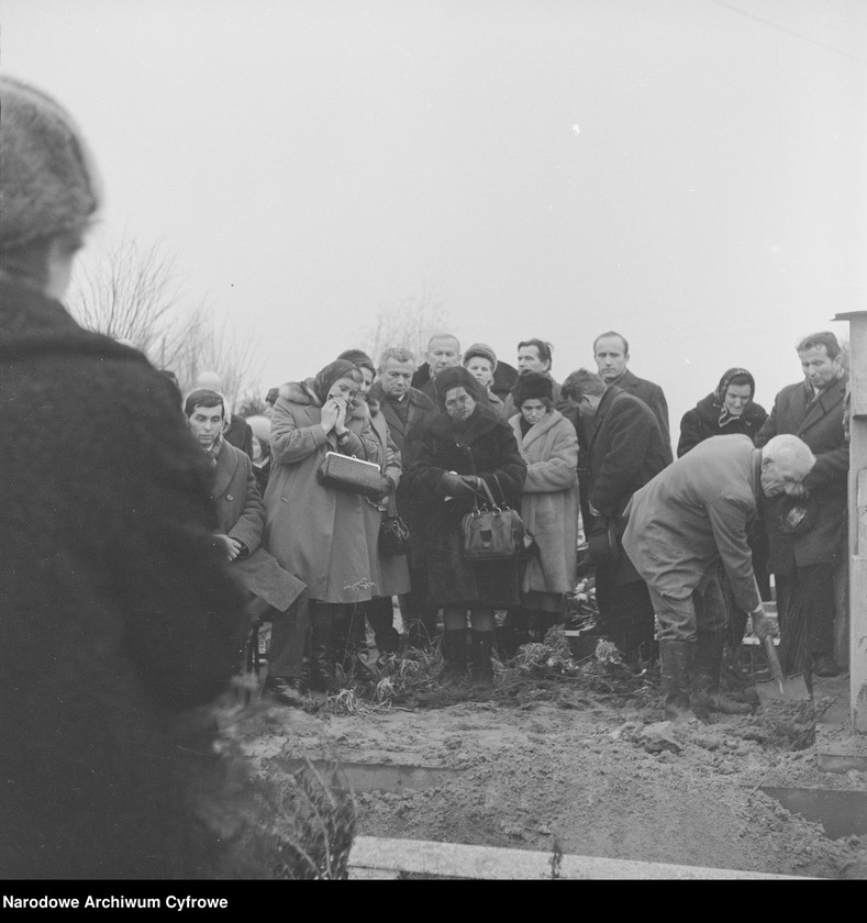 Obraz 17 z jednostki "Pogrzeb działacza Zjednoczonego Stronnictwa Ludowego w Warszawie"