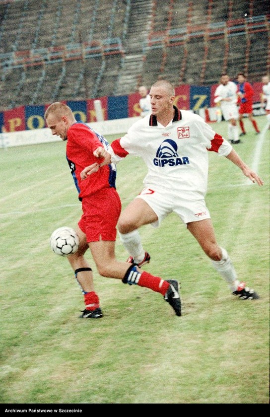 image.from.unit.number "Mecz piłki nożnej Pogoń Szczecin-Łódzki Klub Sportowy 2 sierpnia 1998 roku (1:1)"