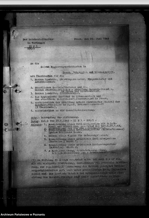 Obraz 14 z jednostki "Bestattung menschlicher Leichen. Überwachung der Lager des Bundes Deutscher Mädel. Bekämpfung der Verlausung. Typhussonderermittlung"