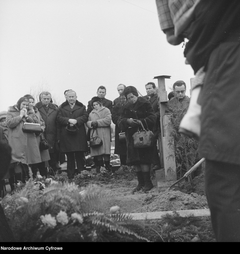 Obraz 20 z jednostki "Pogrzeb działacza Zjednoczonego Stronnictwa Ludowego w Warszawie"