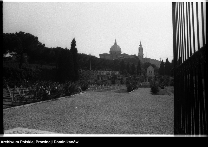 image.from.unit.number "Włochy. Polskie cmentarze wojenne w Casamassima i Loreto"