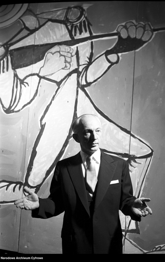 image.from.unit.number "Warszawa. Teatr Powszechny - sztuka "Wojna i pokój""