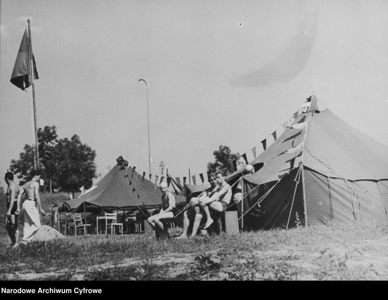 image.from.unit.number "Obóz Związku Młodzieży Chrześcijańskiej YMCA nad Wisłą"