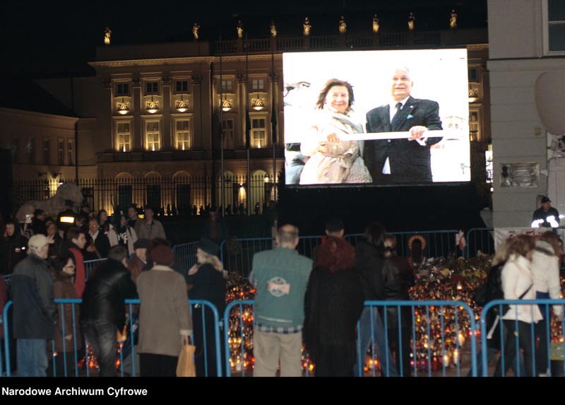 image.from.unit.number "Szósty dzień żałoby narodowej w Warszawie po katastrofie lotniczej w Smoleńsku"