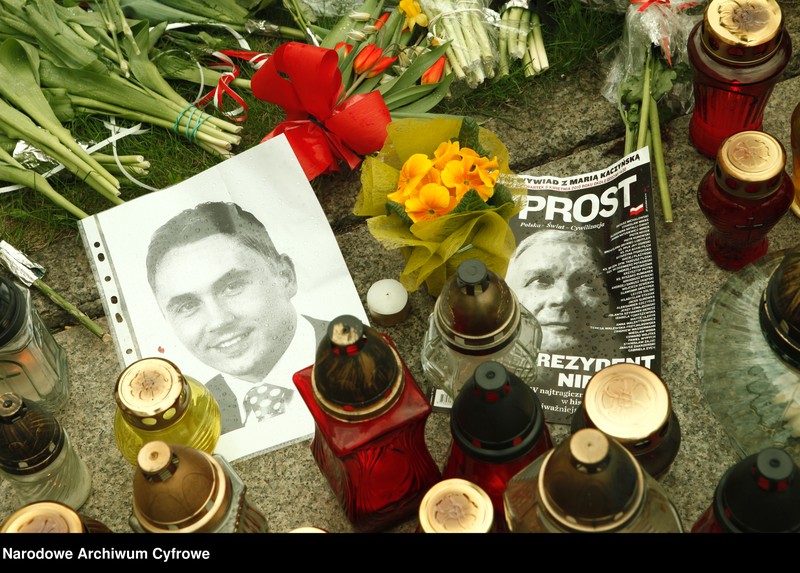 Obraz 16 z jednostki "Trzeci dzień żałoby narodowej w Warszawie po katastrofie lotniczej w Smoleńsku"