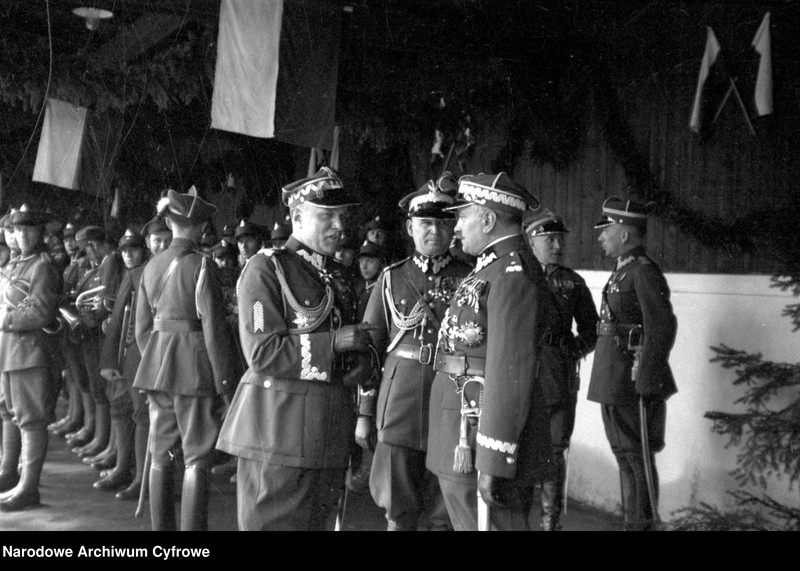 Obraz 2 z jednostki "Uroczystości w Katowicach z okazji 10 rocznicy wybuchu III powstania śląskiego"