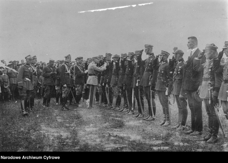 Obraz 1 z jednostki "Dekoracja oficerów 30 Dywizji Piechoty, weteranów byłej Brygady Syberyjskiej w drugą rocznicę powrotu do Polski"