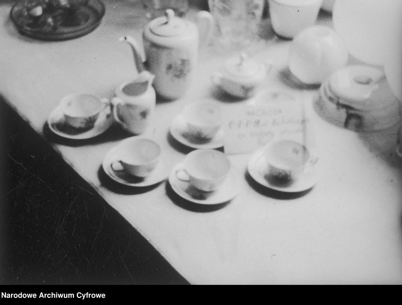 image.from.unit.number "Wystawa nagród centralnych zarządów przemysłowych na konkursy prasowe w Warszawie"