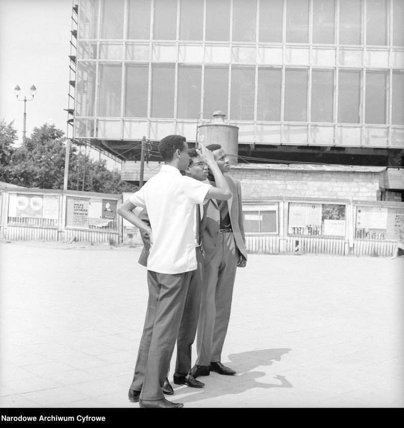 image.from.unit.number "Cudzoziemcy zwiedzający Warszawę"