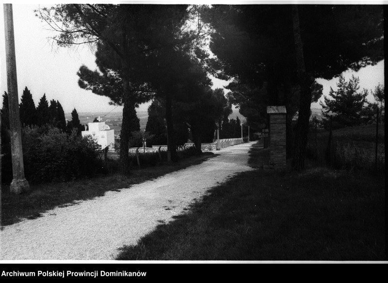 image.from.unit.number "Włochy. Polskie cmentarze wojenne w Casamassima i Loreto"