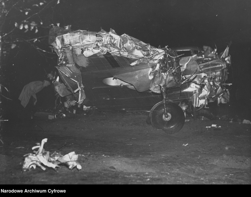 Obraz 1 z jednostki "Katastrofa samolotu pasażerskiego Lockheed L-10 Electra (SP-AYD) pod Piasecznem"