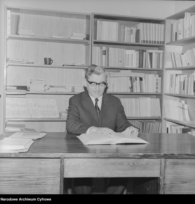 image.from.unit.number "Prof. Ryszard Wroczyński"