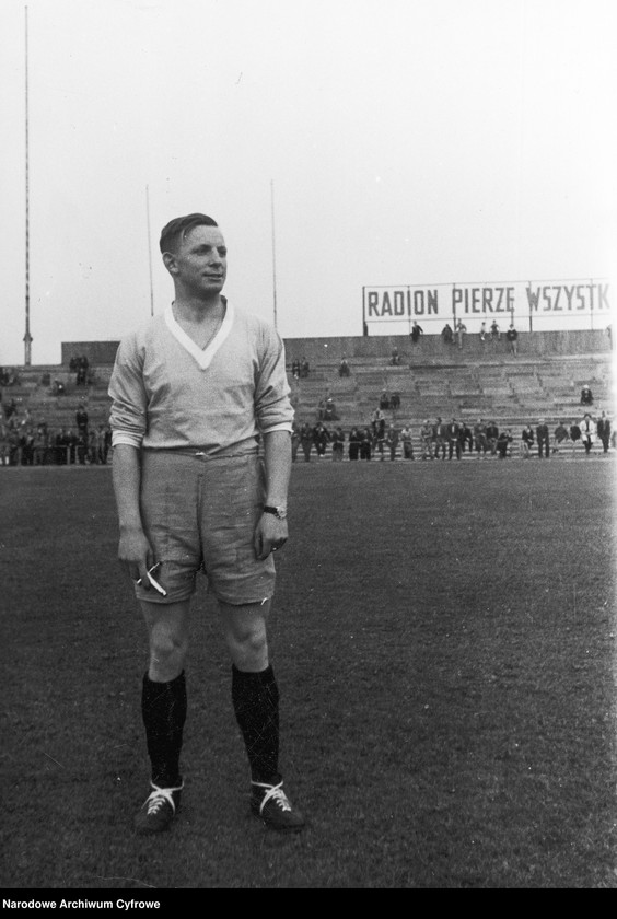 image.from.unit.number "Wielka rewia asów sportu zorganizowana przez Związek Dziennikarzy Sportowych na rzecz Funduszu Obrony Narodowej Zdzisław Nowak"