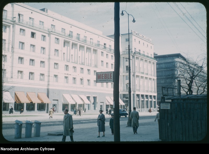 image.from.unit "Widoki Warszawy na trasie: Aleje Jerozolimskie - Złota - Jasna - Marszałkowska - plac Grzybowski - plac Bankowy - Muranów - Nowe Miasto - Stare Miasto - Krakowskie Przedmieście - plac Zwycięstwa"