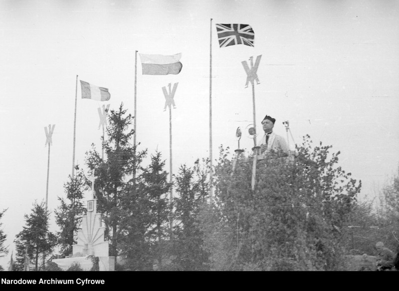 image.from.unit.number "1 Dywizja Grenadierów Wojska Polskiego we Francji - obchody święta 3 Maja i uroczystość nadania miana Grenadierów odbywające się przy szosie Autreville-Martigny"