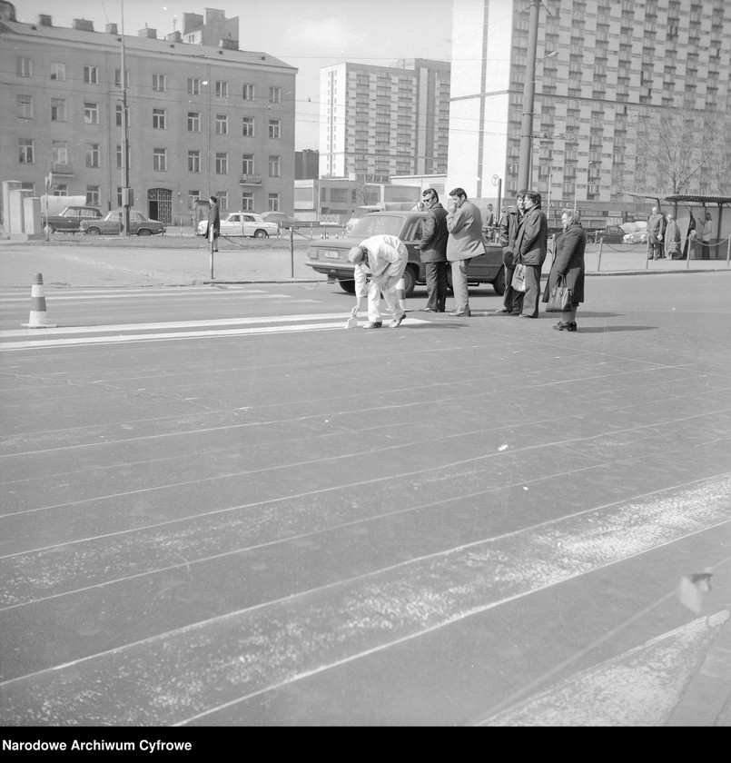 image.from.unit.number "Ulica Juliana Marchlewskiego (ob. al. Jana Pawła II) w Warszawie"