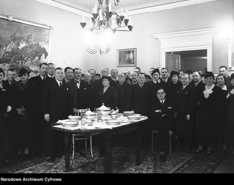 Obraz 1 z jednostki "Sklep z wyrobami z porcelany i szkła Jakuba Grossa przy Rynku Głównym 30 w Krakowie"