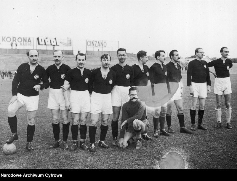 image.from.unit.number "Wielka rewia asów sportu zorganizowana przez Związek Dziennikarzy Sportowych na rzecz Funduszu Obrony Narodowej Zdzisław Nowak"