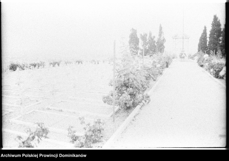 image.from.unit.number "Włochy. Polskie cmentarze wojenne w Casamassima i Loreto"