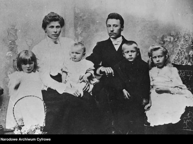 image.from.unit.number "Członkowie rodziny Wyszyńskich"