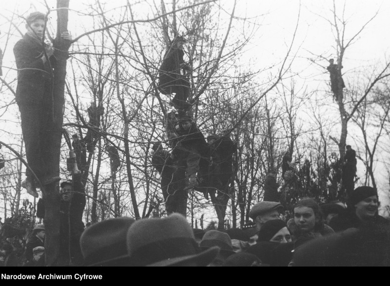 Obraz 19 z jednostki "Pogrzeb przywódcy narodu cygańskiego Matejasza Kwieka"