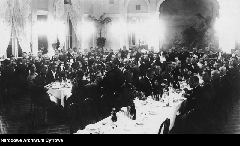 image.from.unit.number "Powitanie na Dworcu Głównym w Warszawie polskich olimpijczyków powracających z Letnich Igrzysk Olimpijskich w Los Angeles"