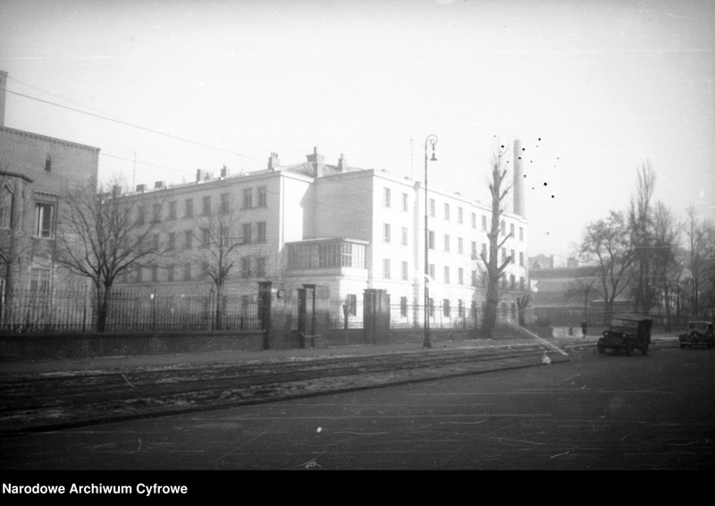 image.from.unit.number "Budynki administracyjne Politechniki Warszawskiej przy ul. 6 Sierpnia (ob. ul. Nowowiejska) w Warszawie"