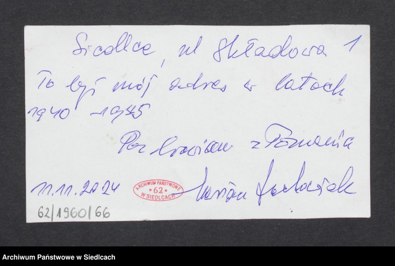 image.from.unit "Marian Edmund Jackowiak przed domem w Siedlcach, przy ul. Składowej, w którym mieszkał w okresie II wojny światowej"