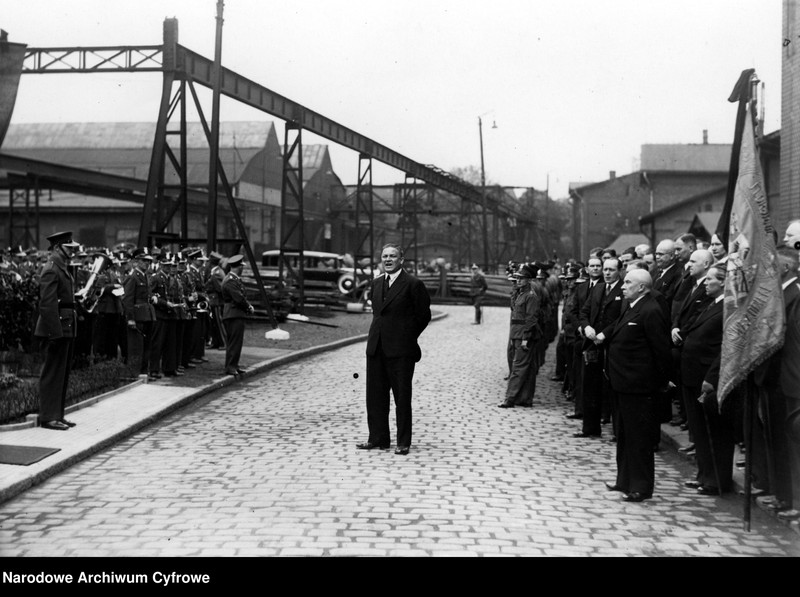 image.from.unit.number "Odsłonięcie pomnika marszałka Józefa Piłsudskiego na terenie Huty Baildon w Katowicach"