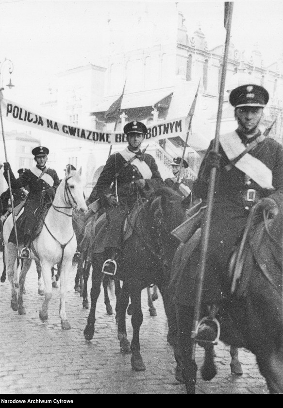 Obraz 14 z jednostki "Zbiórka pieniędzy w Krakowie na rzecz pomocy bezrobotnym pod hasłem „Święty Mikołaj dla dzieci bezrobotnych”"