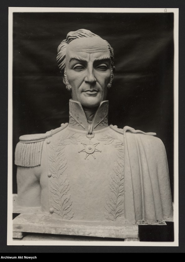 image.from.unit.number "Black Franciszek (rzeźbiarz); Załączniki: a) projekt pomnika Zjednoczenia Ziem Polskich (maszynopis); b) fotografie pomnika E. M. House